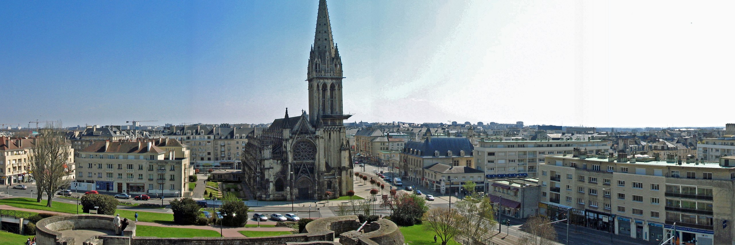 Bilan de compétences à Caen en visio – l’église Saint-Pierre vue du château