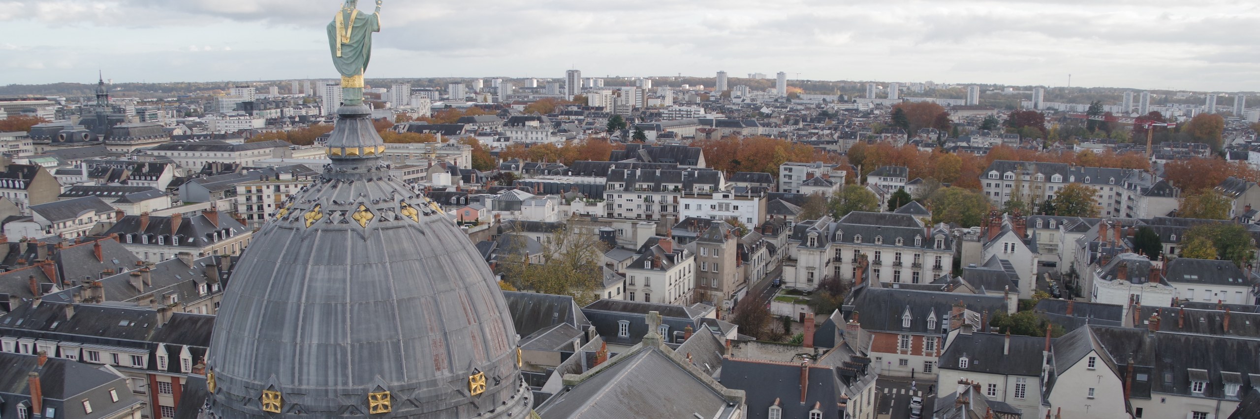 Bilan de compétences à Tours en visio – vue du dôme de la basilique Saint-Martin et des toits de la ville